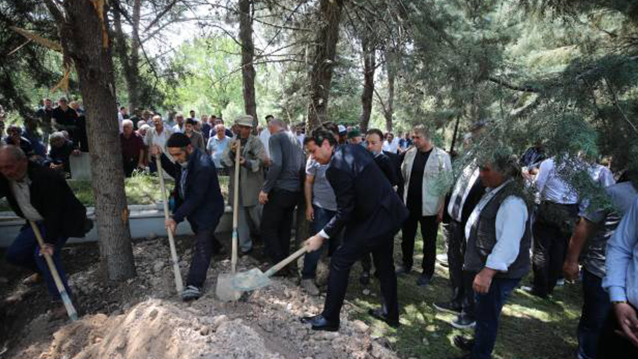 SP’li Mustafa Yılmaz’ın acı günü: Annesi vefat etti