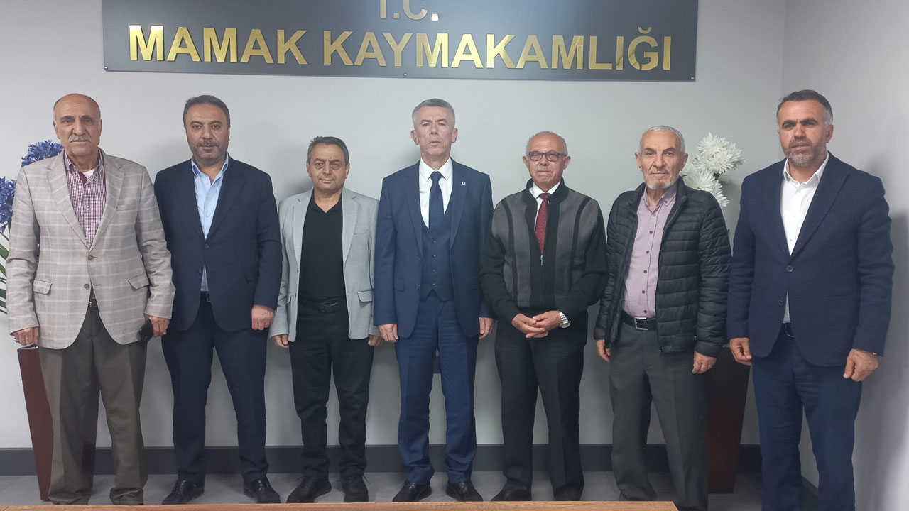 Mamak Kırşehirliler Derneği yönetim kurulu üyeleri, Mamak Kaymakamı Ali Sırmalı’yı makamında ziyaret etti
