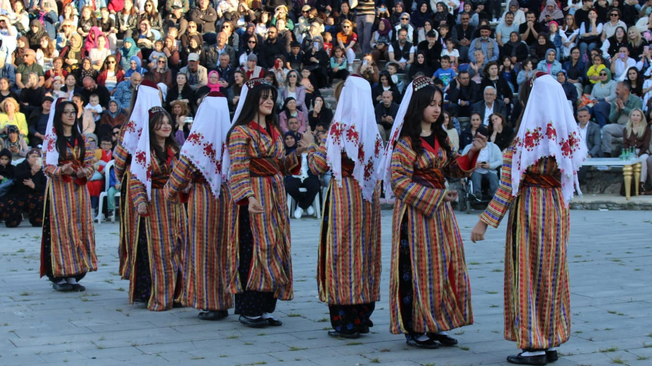 Elmadağ’da her yıl düzenlenen Geleneksel Üç Kuşak Çinti Festivali, bu yıl da coşku içinde gerçekleşti