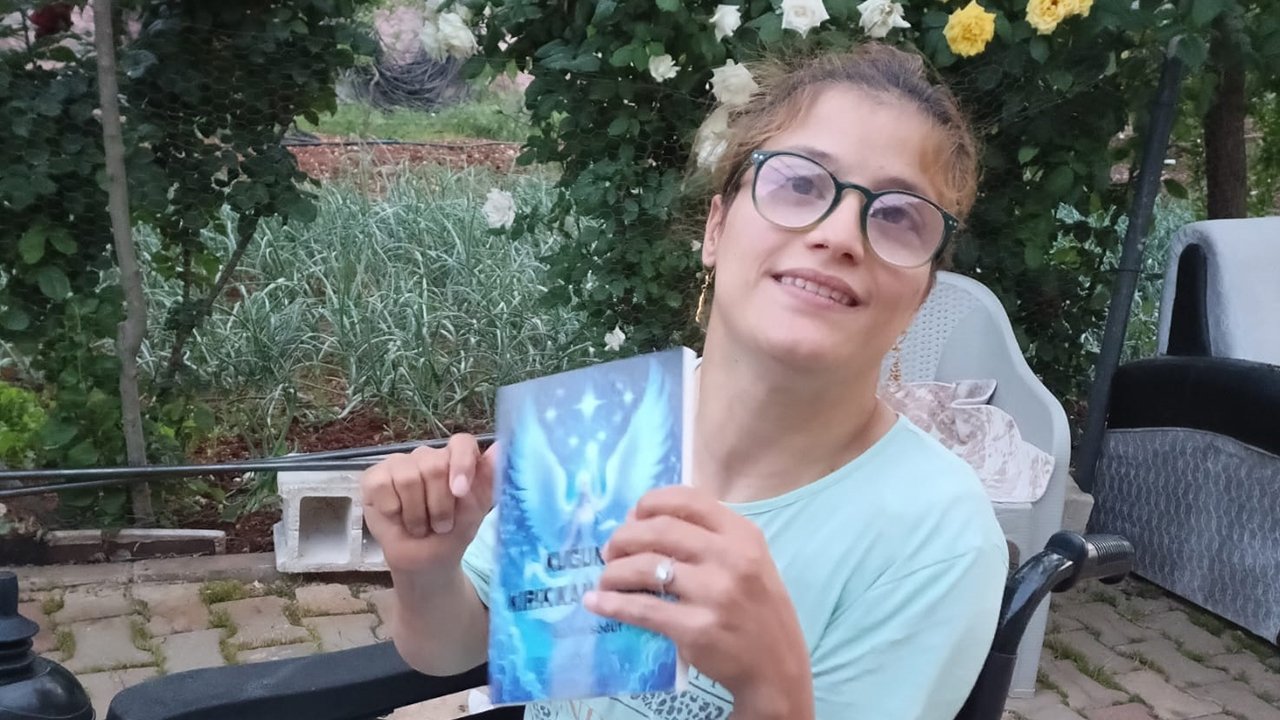 Engelleri aşan kalem: Özlem Söğüt’ün ilk kitabı raflarda