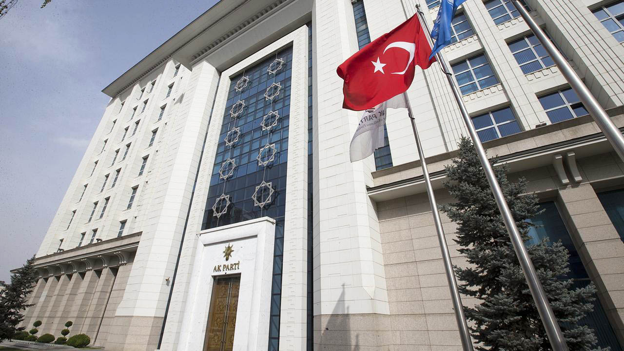 AK Parti kampa giriyor