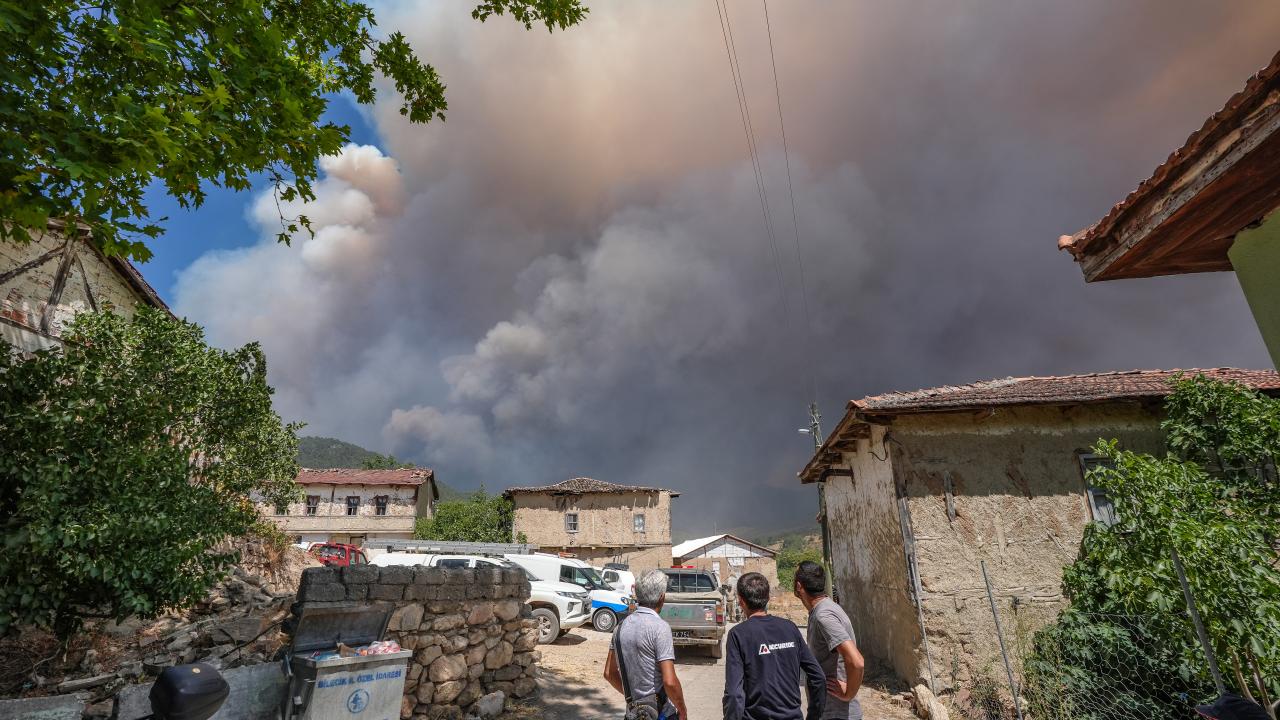 Sakarya'daki orman yangını Bilecik tarafına sıçradı
