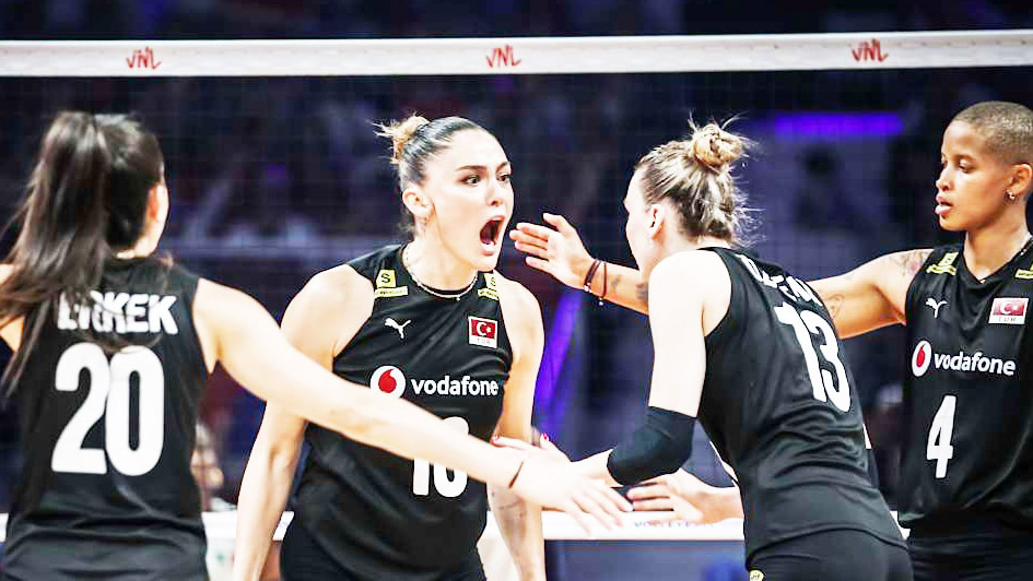 Sultanlar yarı final aşkına