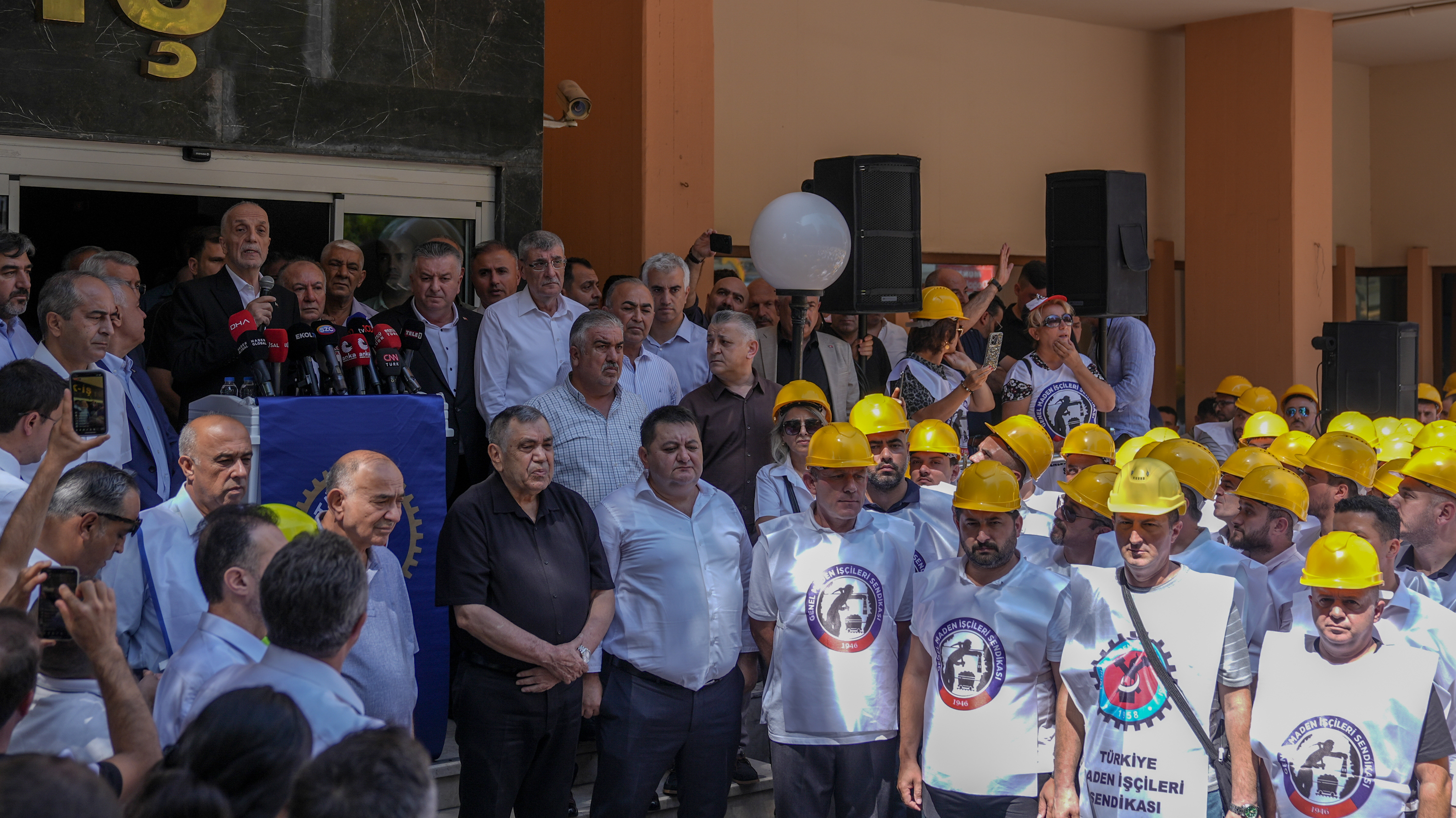 Ergün Atalay kamu işçisinin grev kararını açıkladı:  “Devlet sözünden cayamaz”