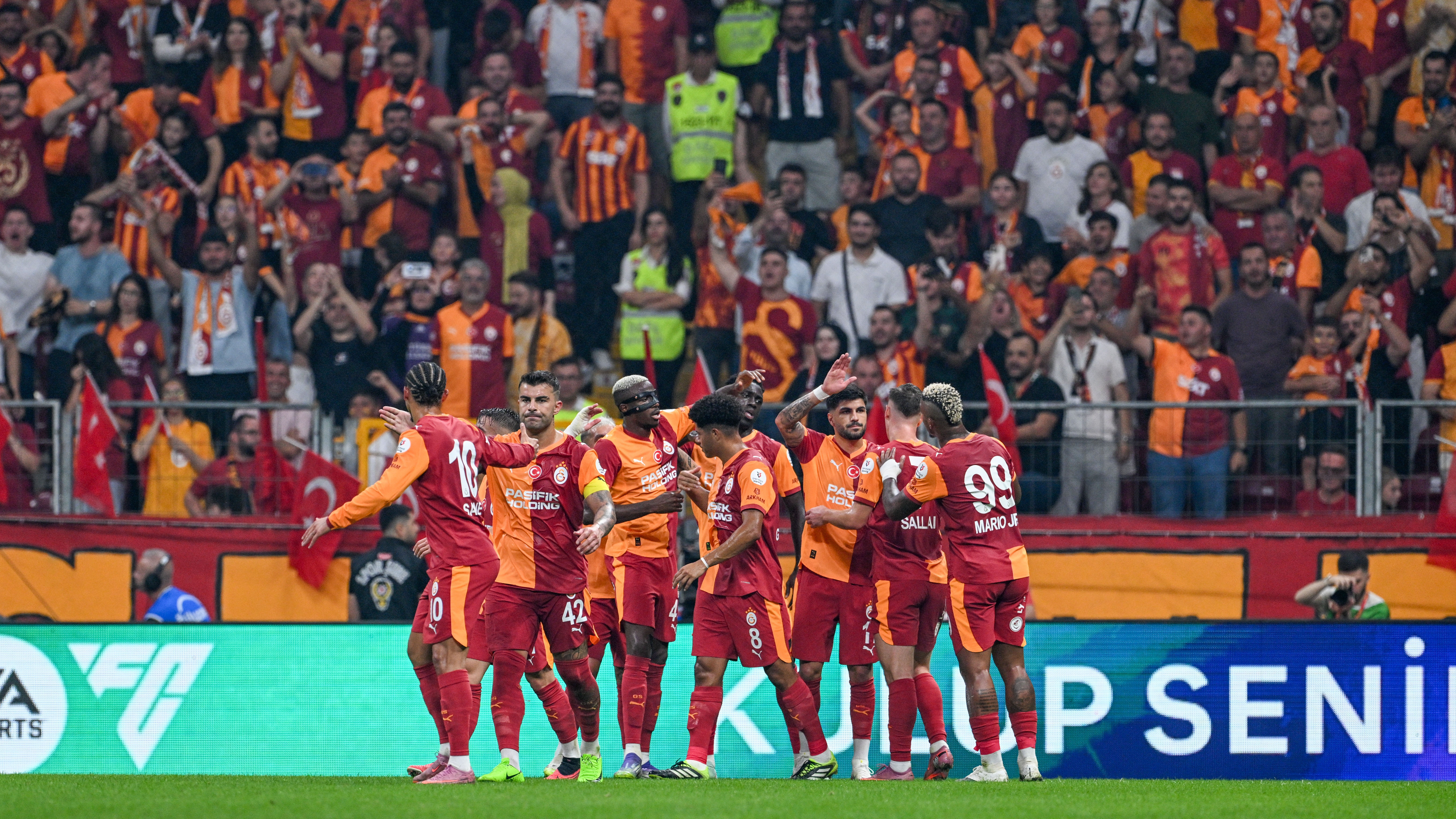 Süper Lig'in ilk haftasını lider olarak tamamladı! GALATASARAY DOLUDİZGİN