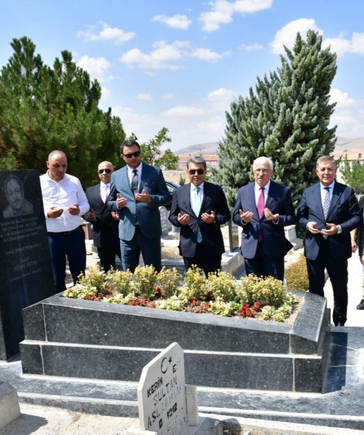 NEŞET ERTAŞ’A VEFA ZİYARETİ