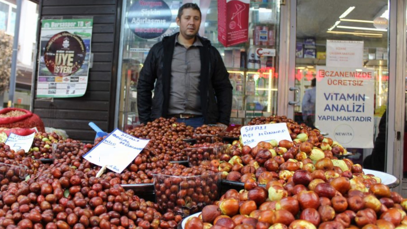 Hayat meyvesi hünnap tezgahlarda: Kilosu 150 TL