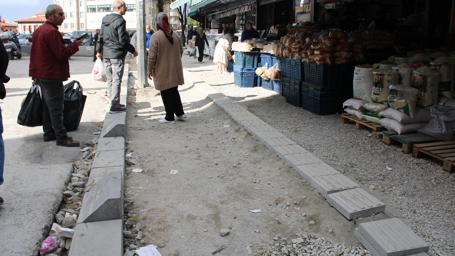 Ulus’ta dönüşüm adım adım ilerliyor: Anafartalar’da kaldırımlar yenileniyor