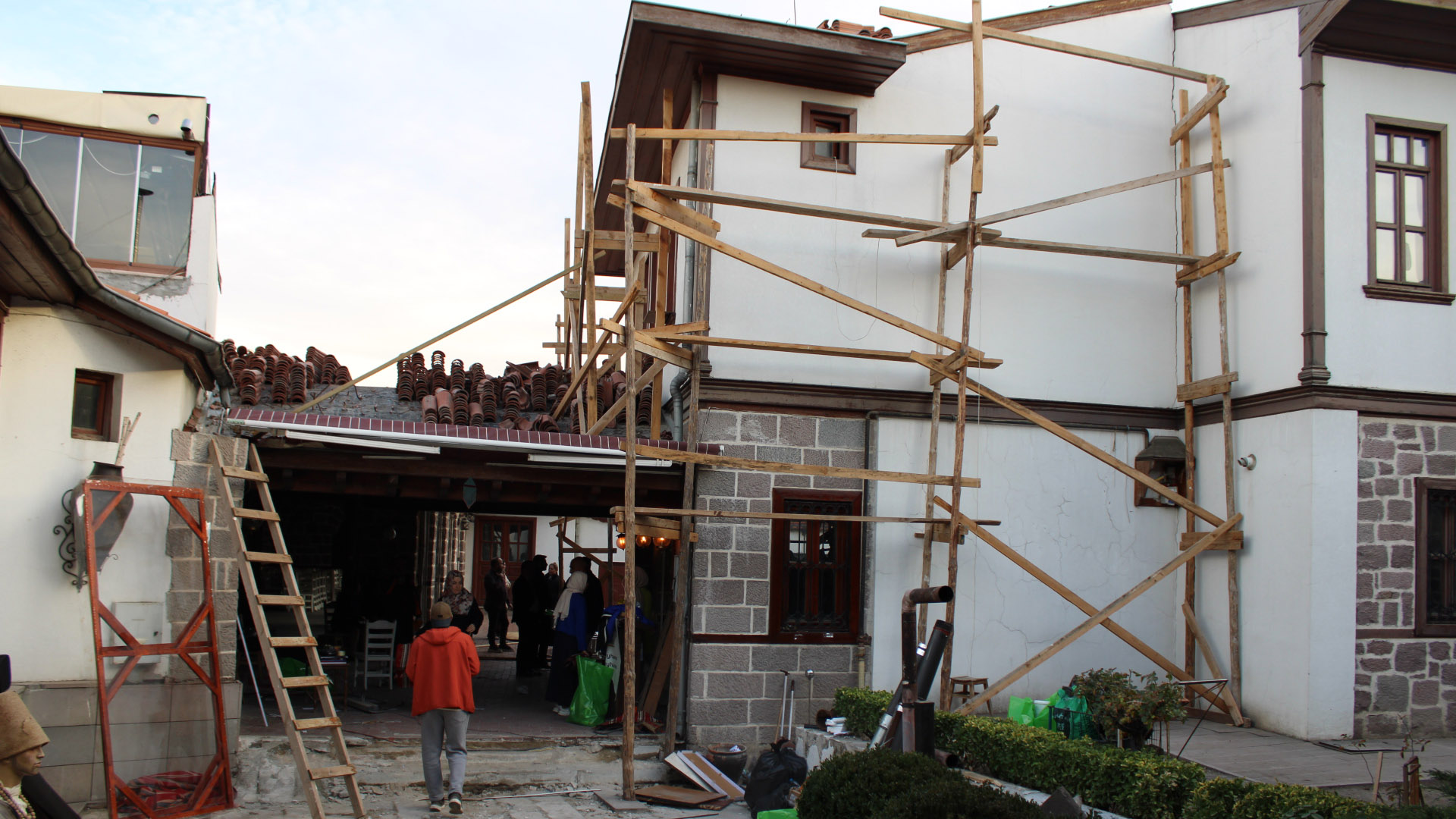 Hamamönü karıştı: Neyhane Kültür Evi boşaltıldı