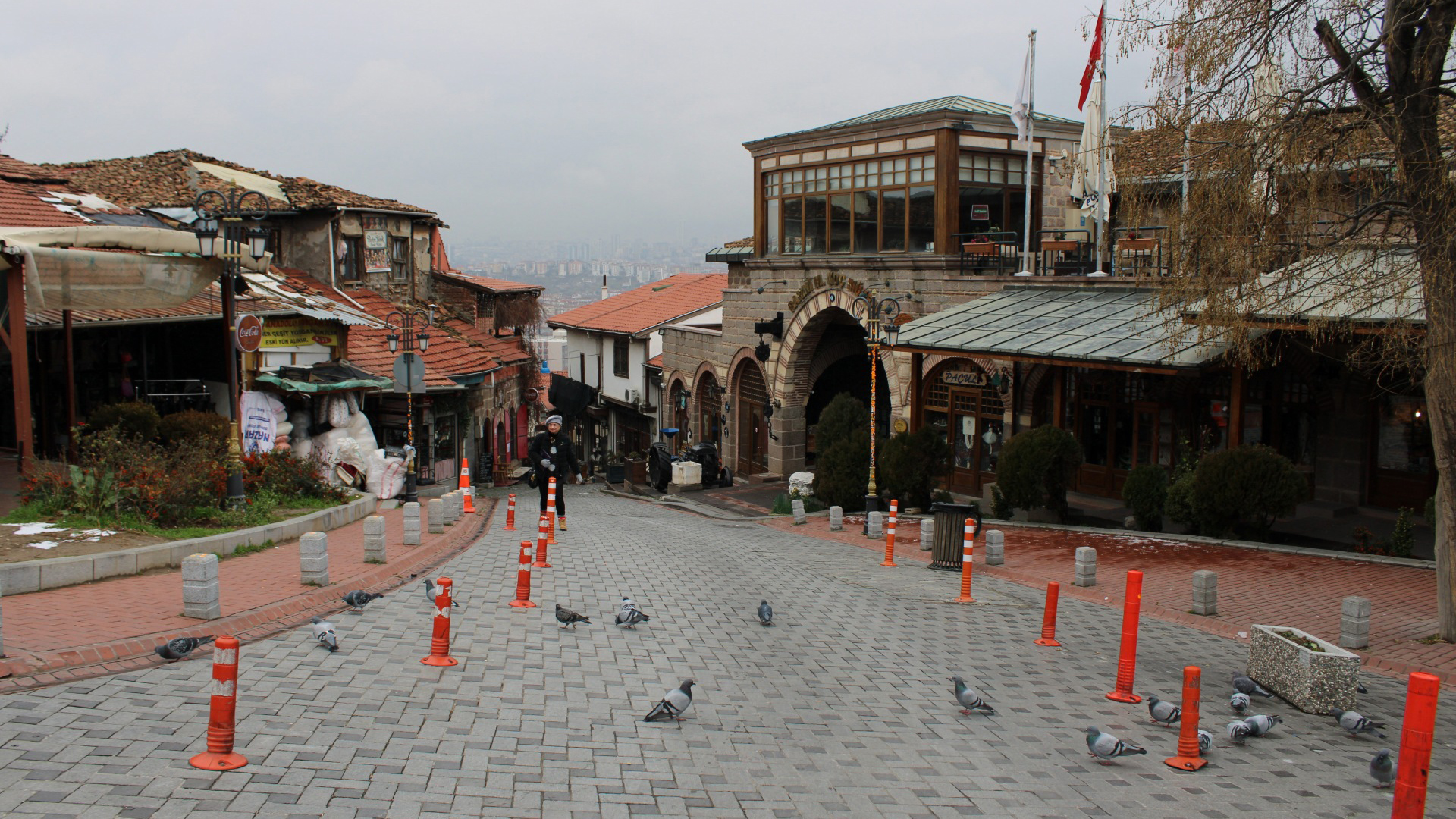 Soğuk hava etkisini gösterdi: Ankara Kalesi tenhalaştı