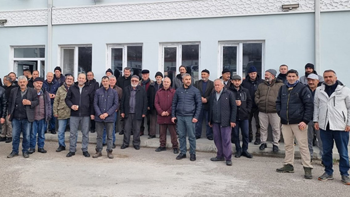 KARACAHASAN KÖYÜ’NDE ÇAĞ DIŞI SORUN VATANDAŞI CANINDAN BEZDİRDİ