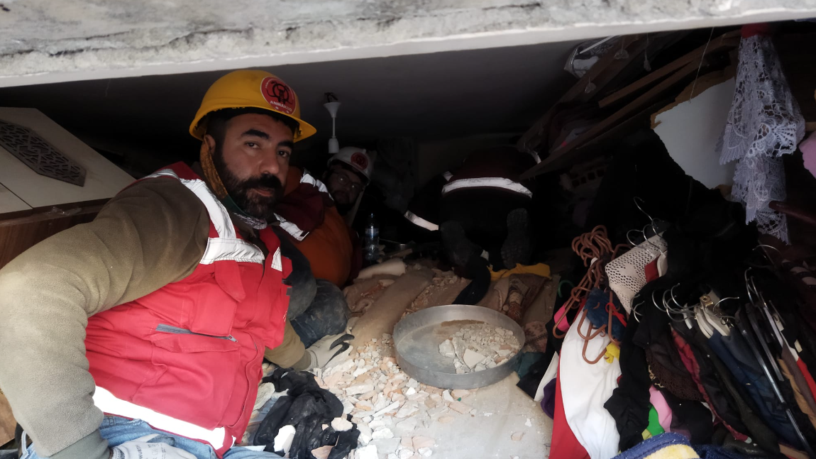 Motosikletli kahramanlar afetlere koşuyor: İhtiyaç noktalarına yardım ulaştırıyor