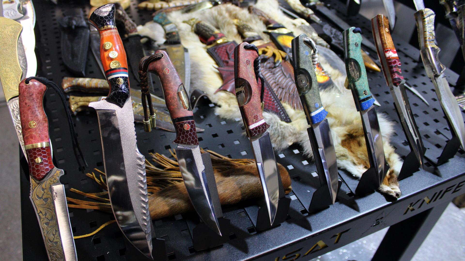 Türk motiflerini bıçaklara işliyor: Birçok ülkeye gönderiyor