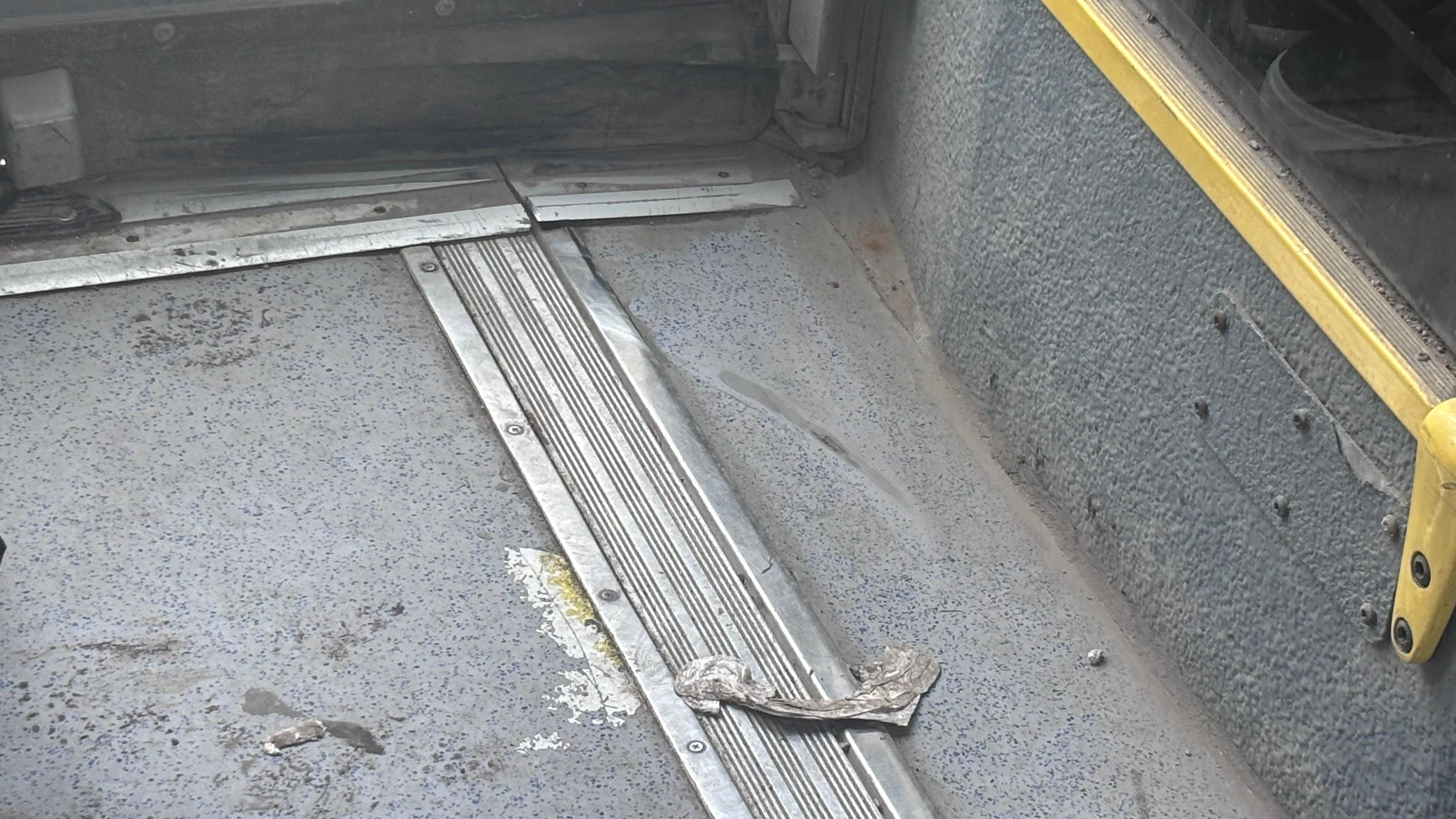 355 Zerdalitepe hattında hijyen tepkisi: Yolcular temizlik ve bakım talep ediyor