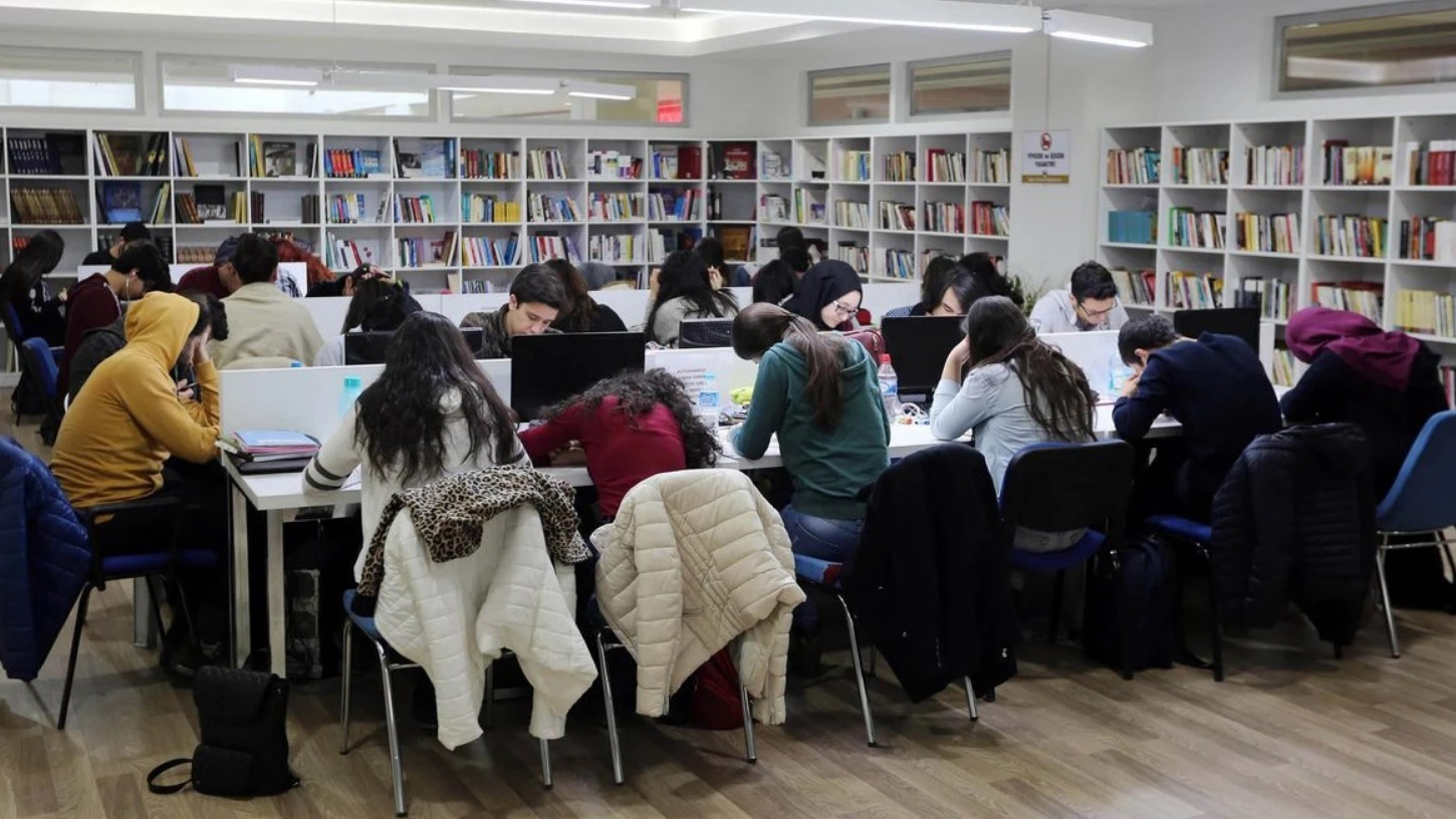 Sınavlar yaklaştı: Kütüphaneler öğrenci akınına uğradı