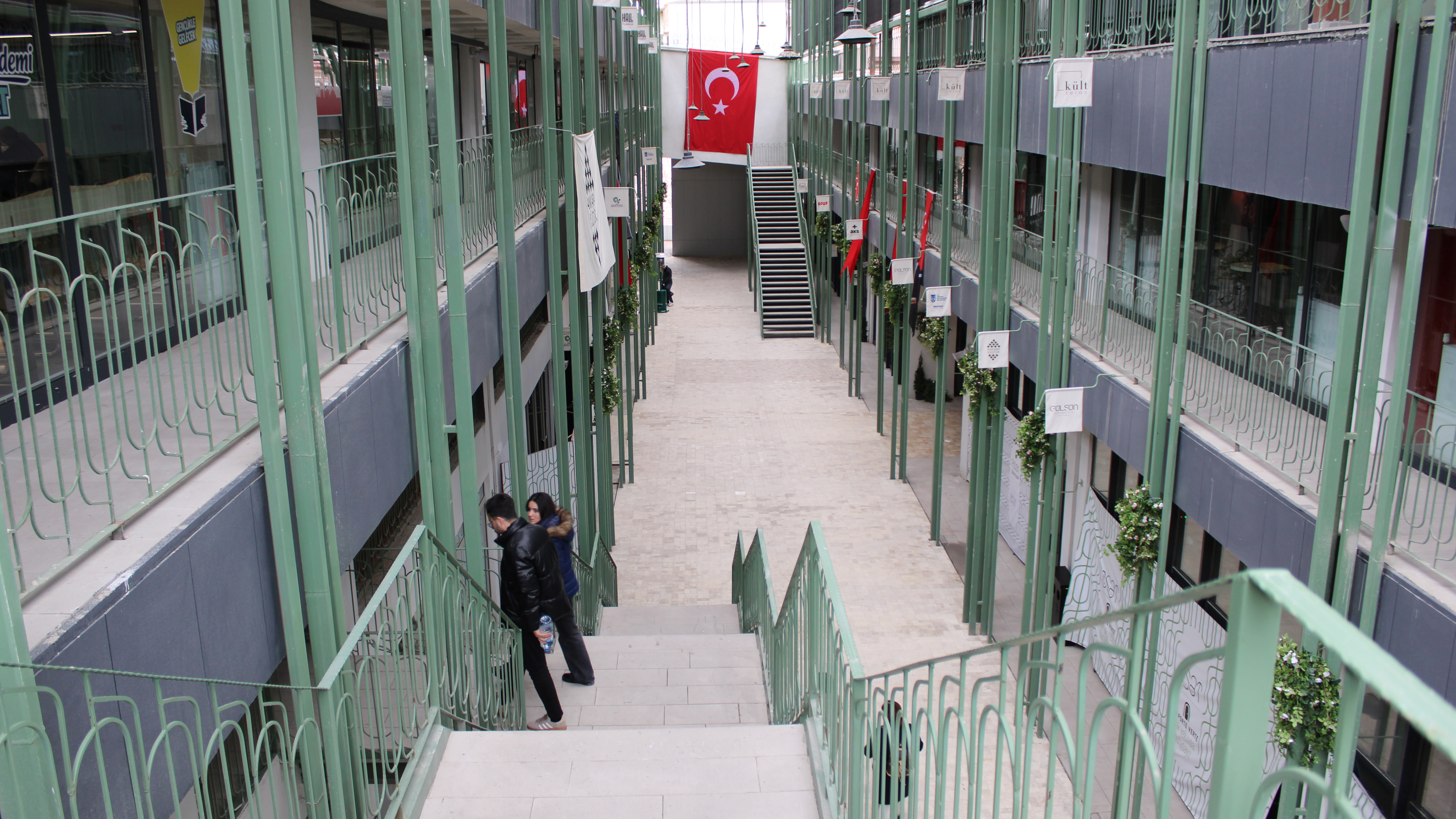 Esat Semt Hali yeni yüzüyle kapılarını açtı: Başkentlilerin ilgi odağı oldu