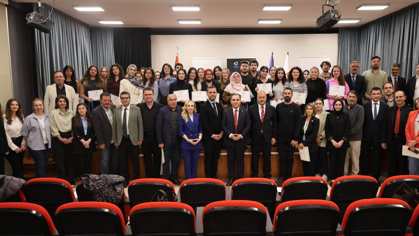 ÖĞRENCİLER 15 TEMMUZ’U MANŞETLERE TAŞIDI