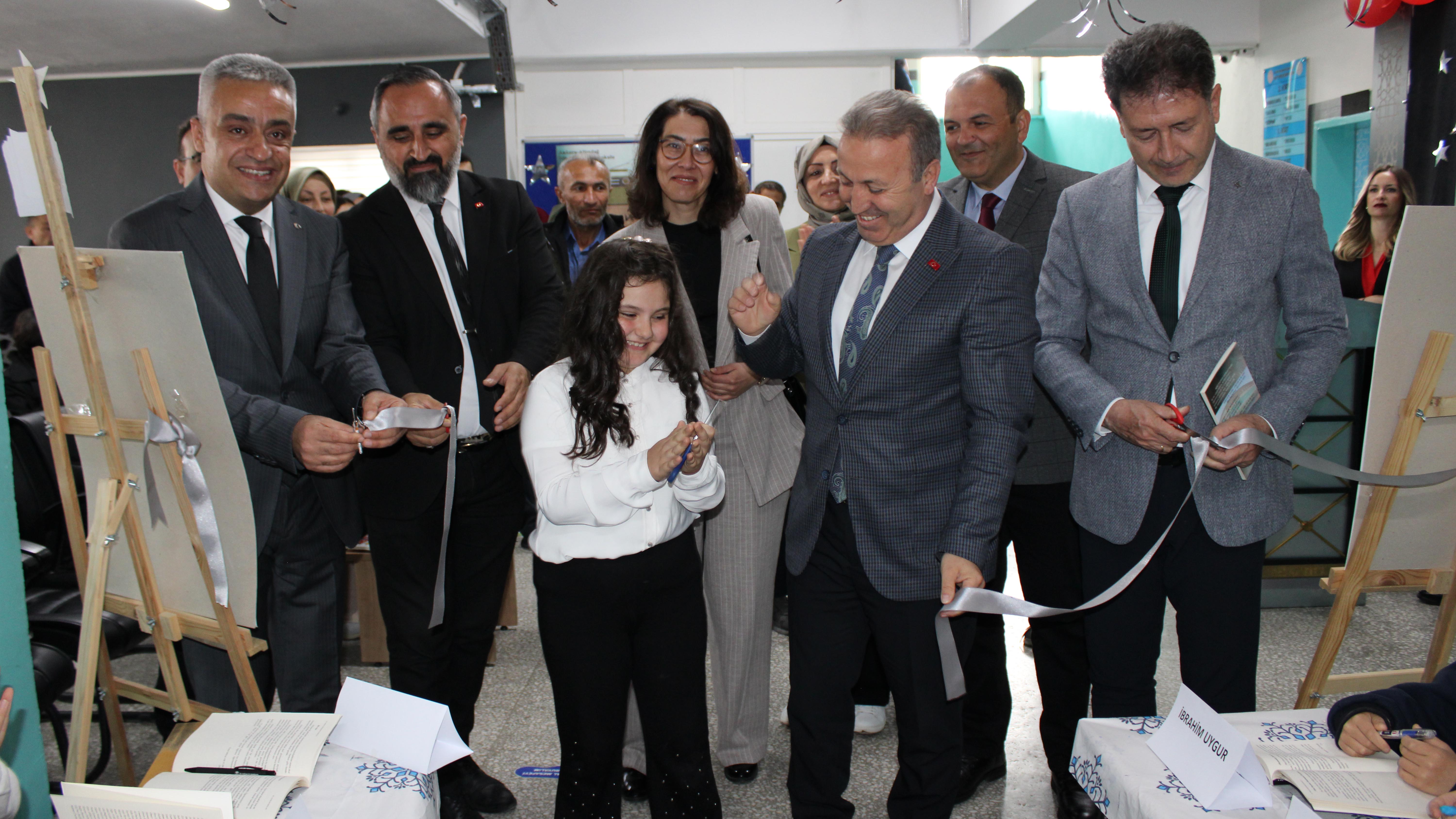 Öğretmen ve öğrencilerden ortak kitap: Nihat Başakar İlkokulu’nun hafızası satırlara taşındı