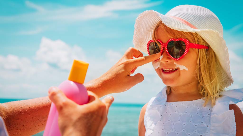 Dermatologlardan kritik uyarı: Yanlış güneş kremi seçimi cildi yıpratıyor