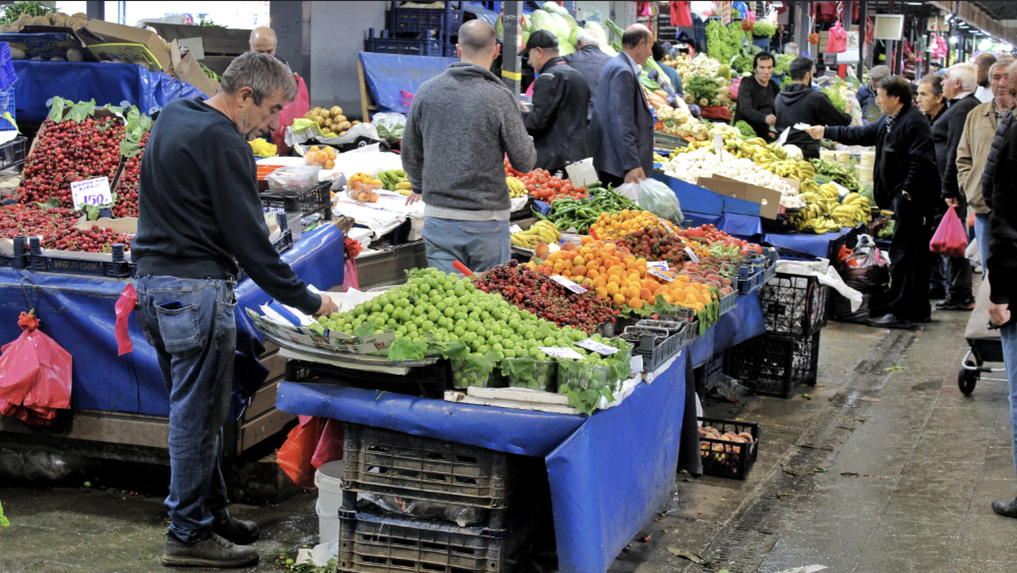 Bayram bereketi Ulus Hali’ni sardı: Vatandaşlar eksiklerini tamamlıyor
