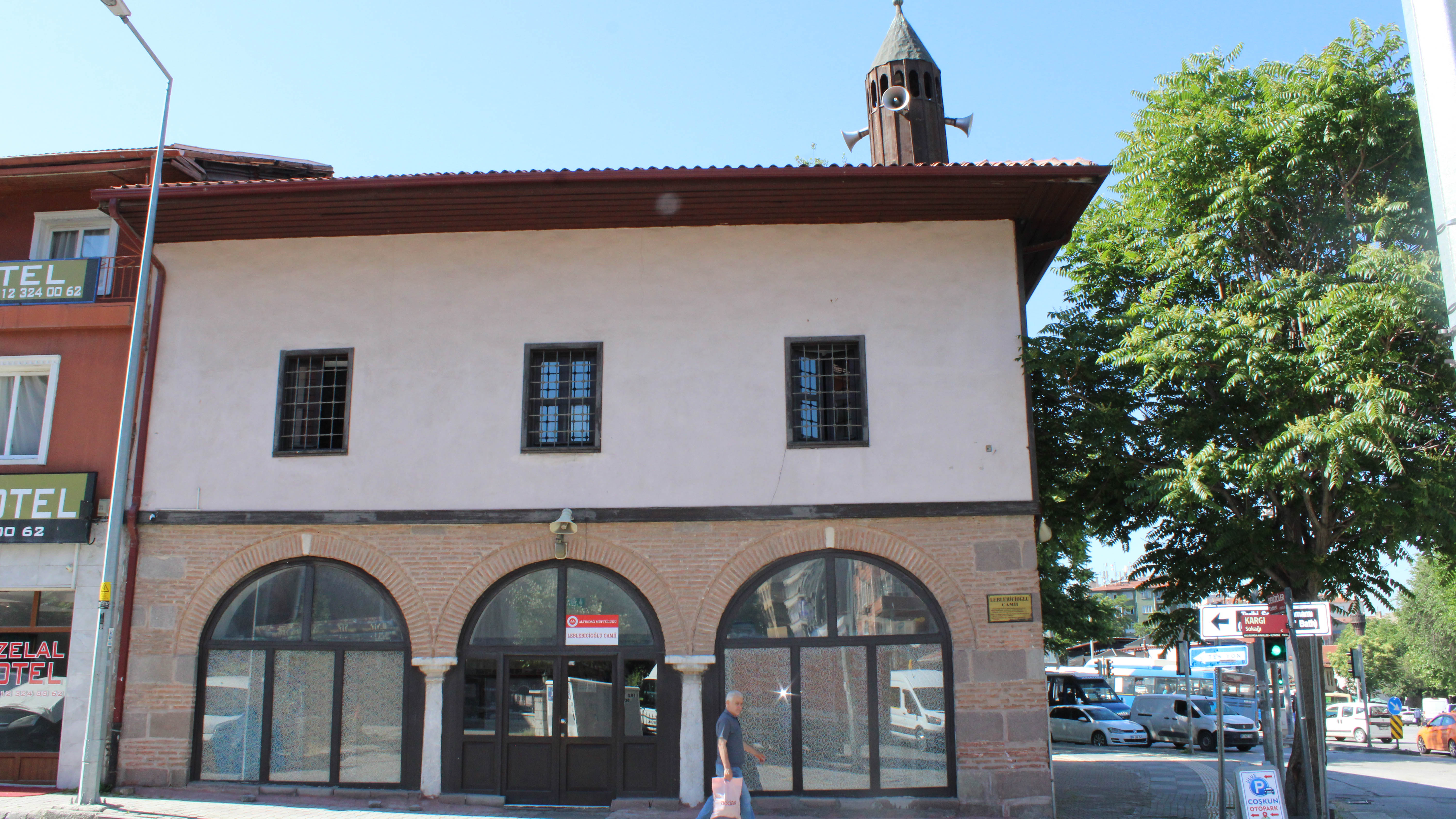 Leblebicioğlu Camii Şerefesiz Minaresi Ve Yüksek Mihrabıyla Dikkat Çekiyor