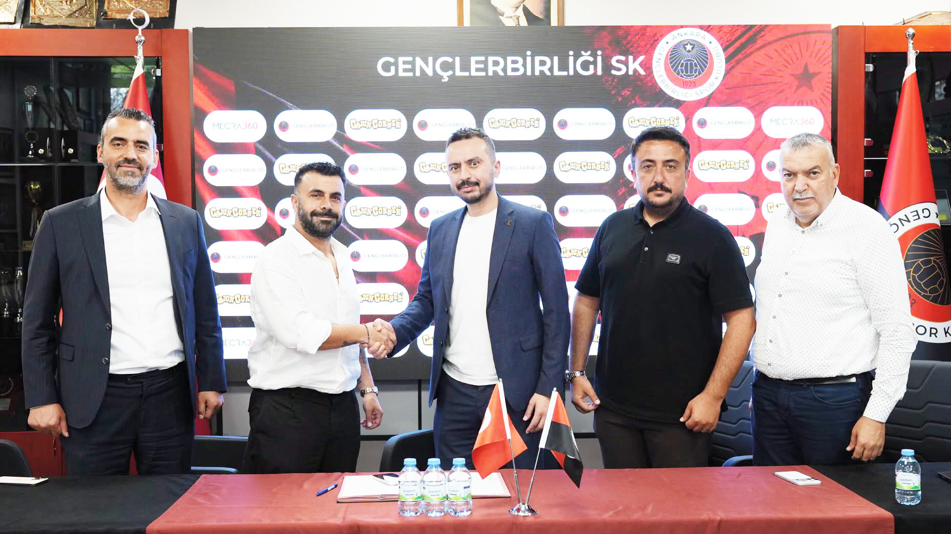 KOLLARA YENİ SPONSOR