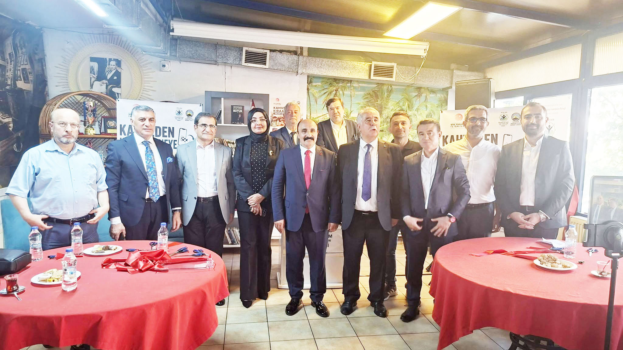 KAHVEHANELER ASLINA DÖNÜYOR