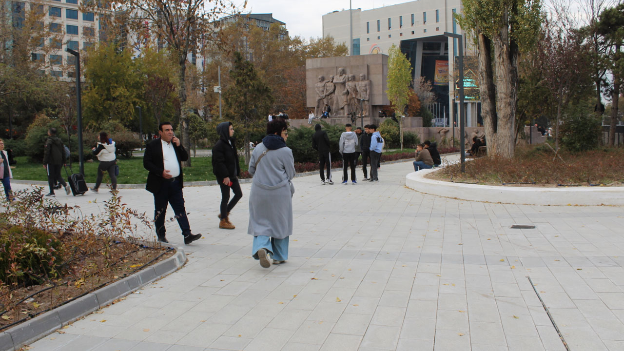 Güvenpark'ın yenilenme sürecinde şehit olan vatandaşlar için dikilmesi planlanan anıt görülemedi