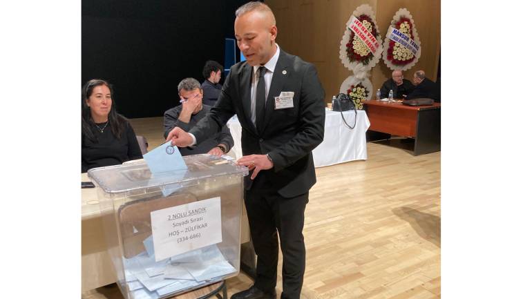 Kuruyemişçilerde başkan değişmedi: Sevimli güven tazeledi