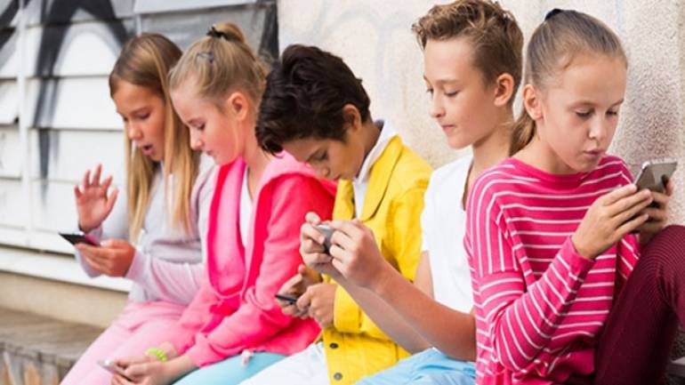 Uzman psikolog aileleri uyardı: Sosyal medya çocukların psikolojisini tehdit ediyor