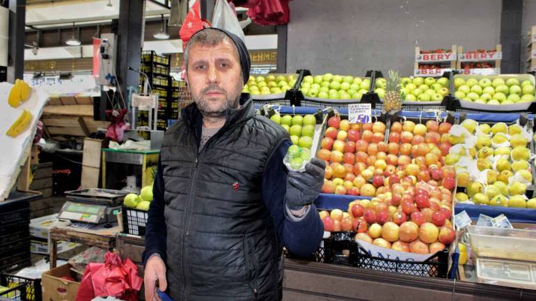 İlk örtü altı erik hasatları yapıldı! 4 TANESİ 100 LİRA