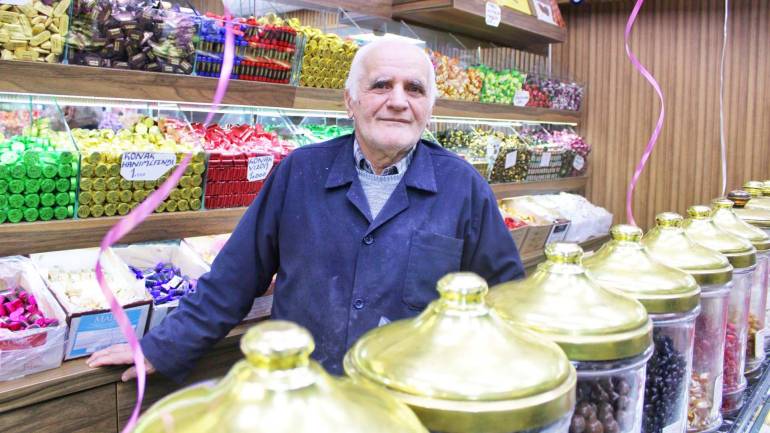 Bayram şekerleri tezgâhta: Fiyatlar dudak uçuklatıyor