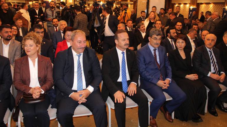 İYİ Parti’den istifa eden Tolga Akalın, Anahtar Parti’ye katıldı: “Türk siyaseti yeni bir dönemle tanışacak”