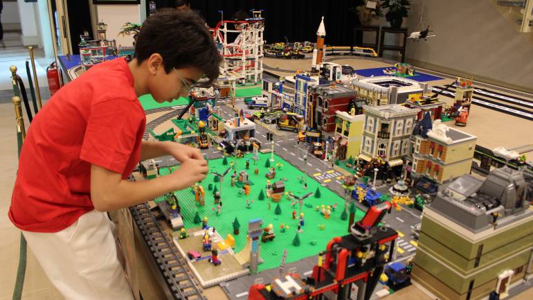 Lego oyundan tutkuya dönüştü: 12 yaşındaki Batu’nun şehri sergide