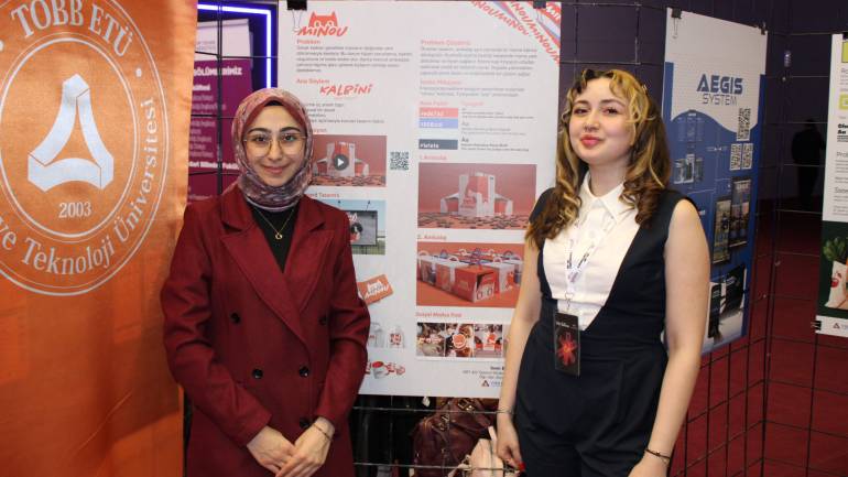 Sokak hayvanları için tasarladı: Temiz ve doğa dostu mama ambalajı