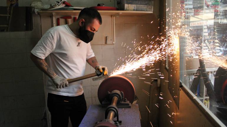 Bıçakçıların mesaisi başladı: Bileme 40 TL, bıçaklar 350 TL’den başlıyor