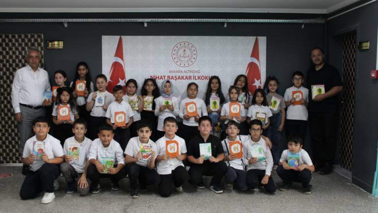 Nihat Başakar’ın kitap kurtları rekor kırdı: 500 kitap okuma seviyesine ulaşıldı