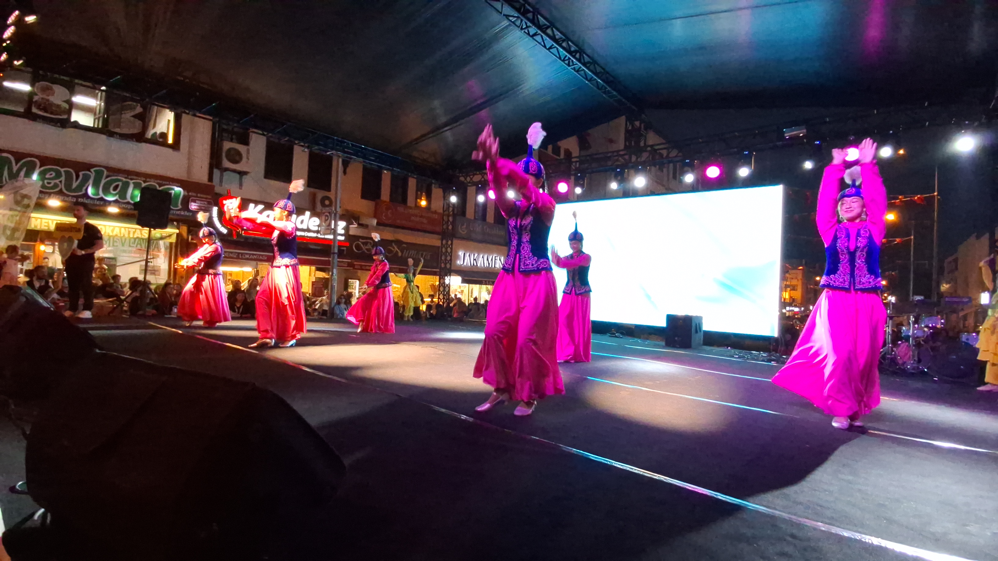 aa-20250730-38701640-38701628-beypazarinda-2-uluslararasi-halk-danslari-ve-muzik-festivali-basladi.jpg