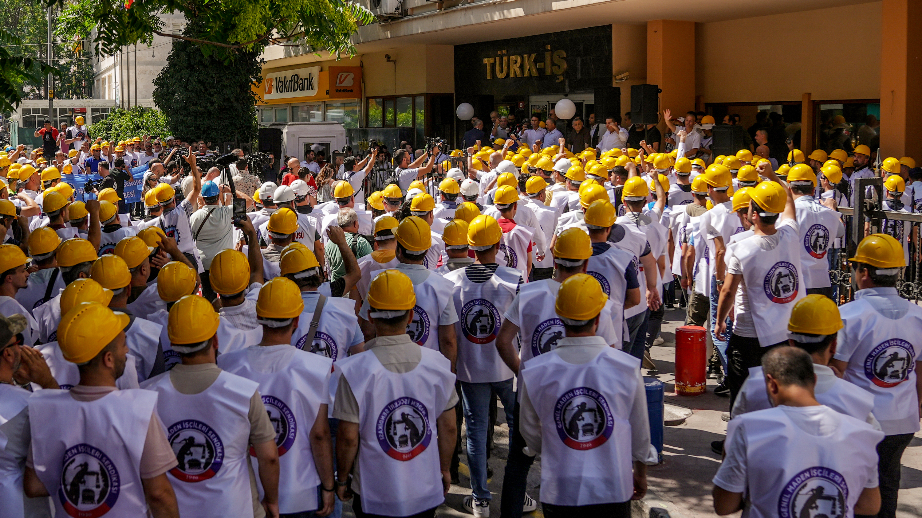 aa-20250730-38705153-38705152-turkis-genel-baskani-atalay-kamu-iscilerinin-zam-gorusmeleriyle-ilgili-konustu-001.jpg