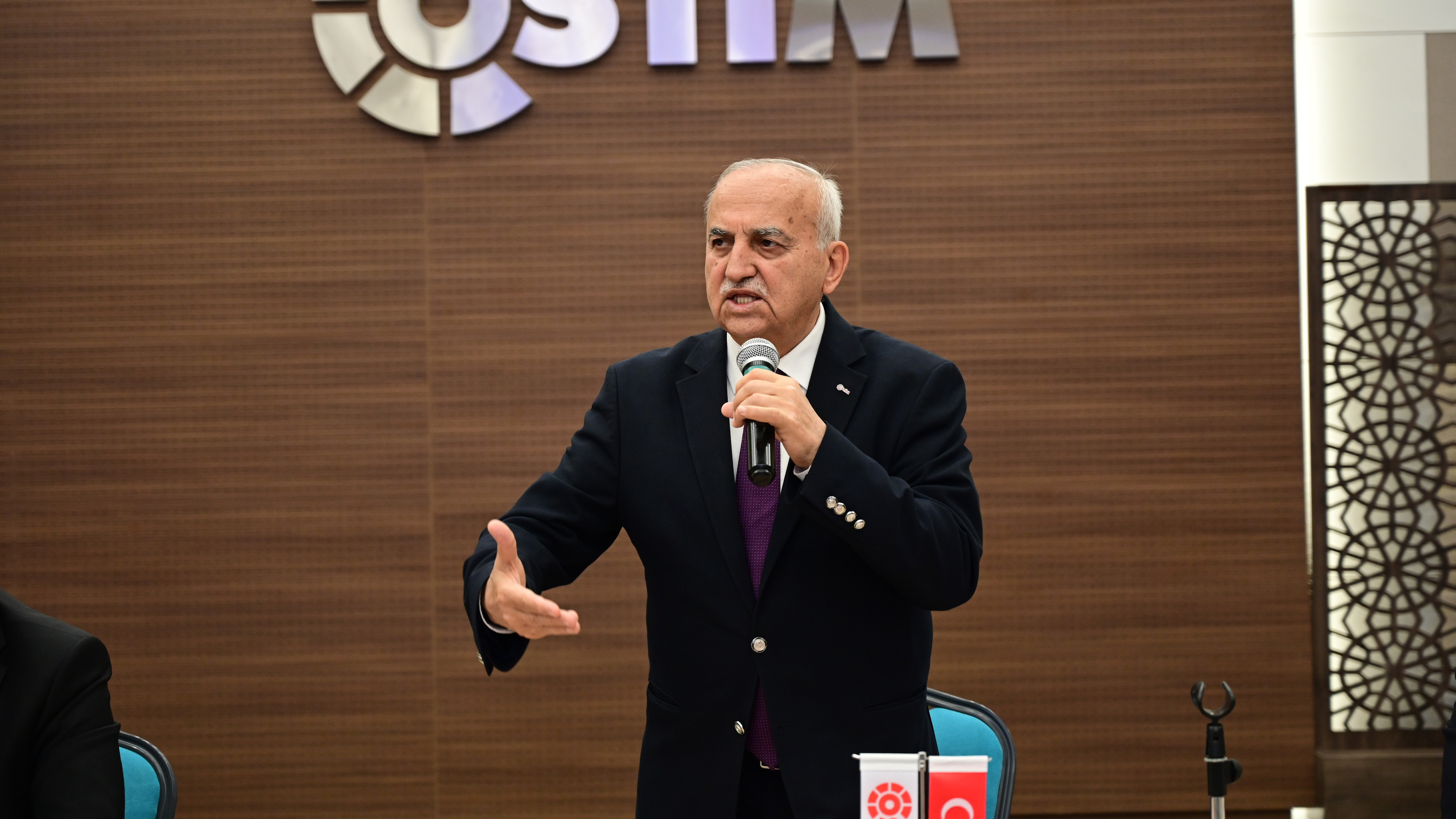 ostomin-yinetim-kurulu-baukanc-orhan-aydcn.jpg
